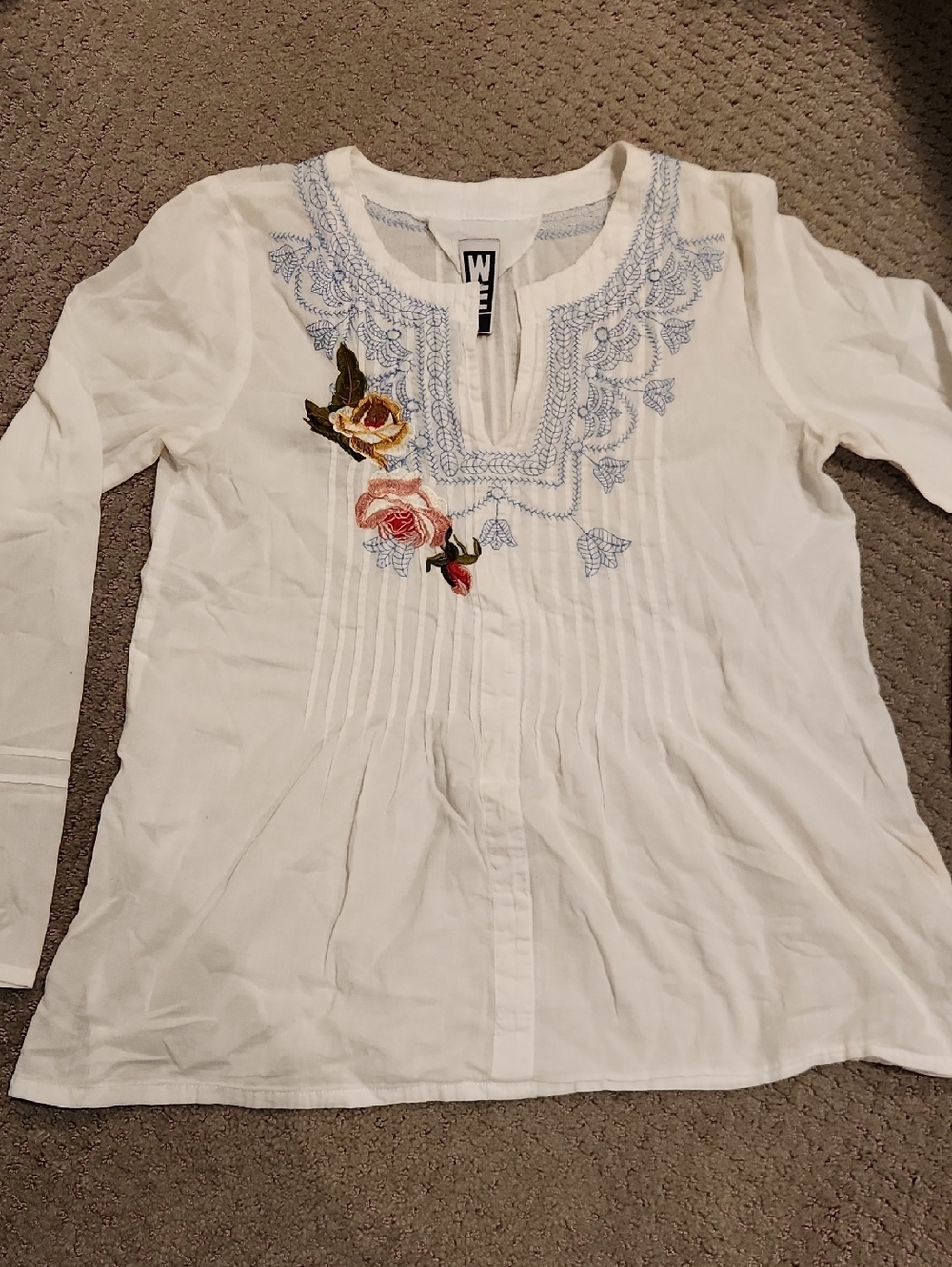 White Embroidered Floral Tunic Top L?
